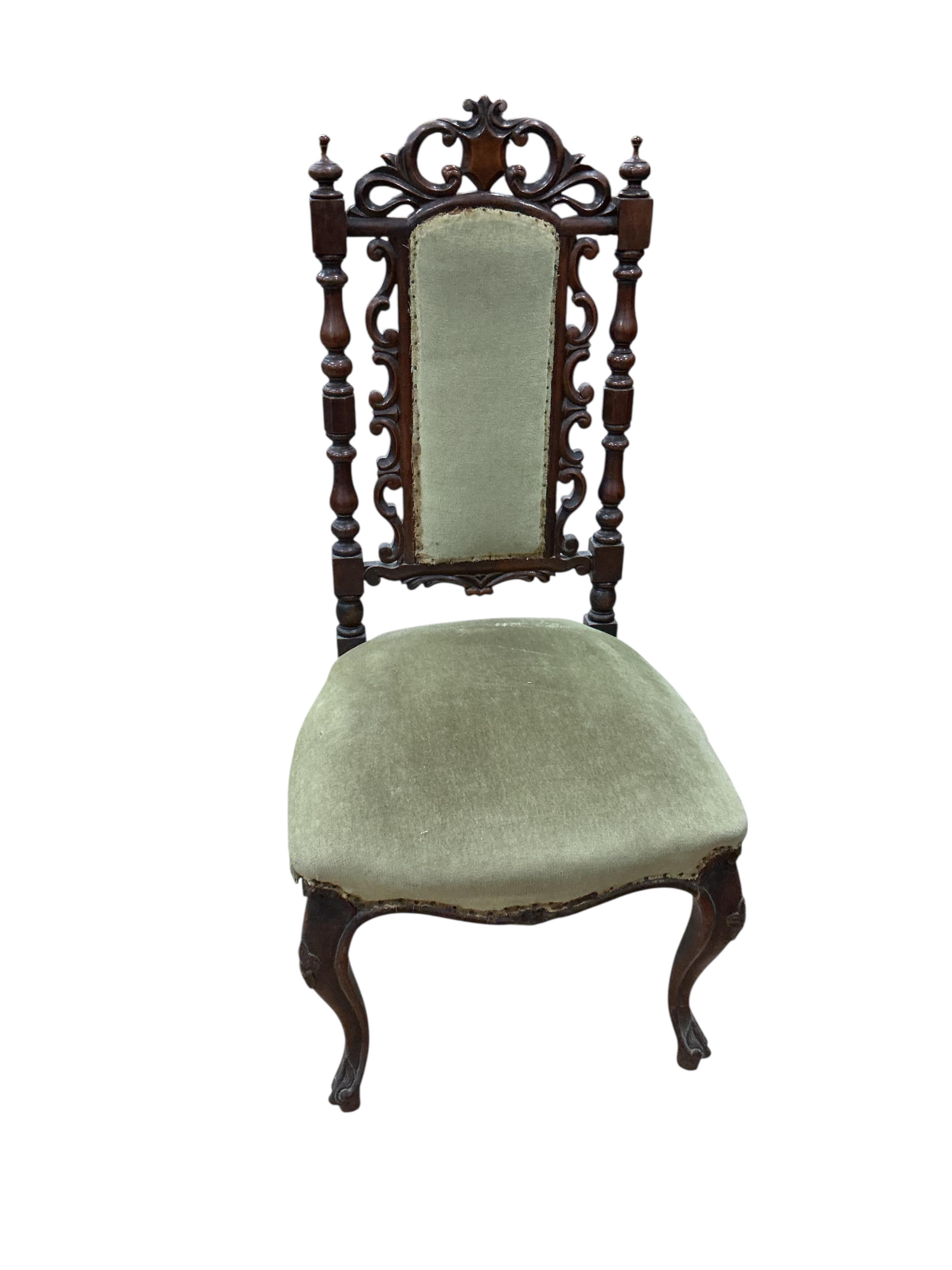 A pair of Victorian carved walnut side chairs, width 46cm, depth 40cm, height 98cm